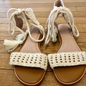 NWOT Joie crocheted flat sandals
